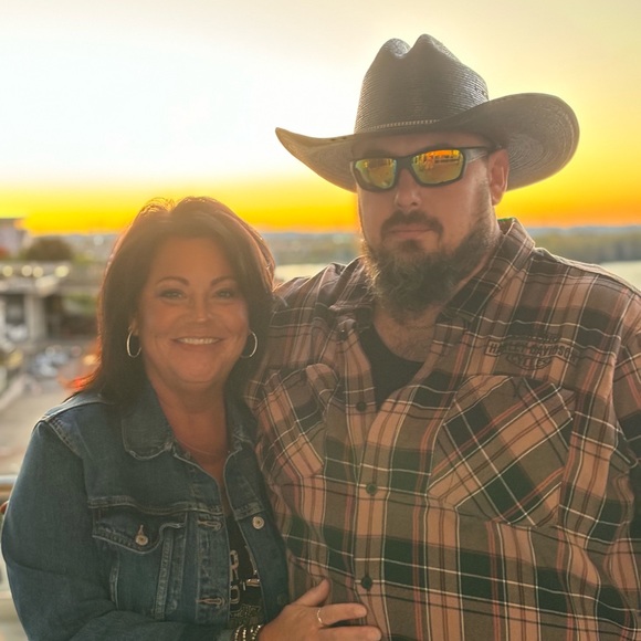 Meet your Posher, Melissa - Picture 1 of 1